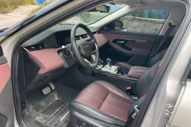 Used Land Rover Range Evoque 2023 Aurora L 249 PS Luxury Edition Left Front Seat