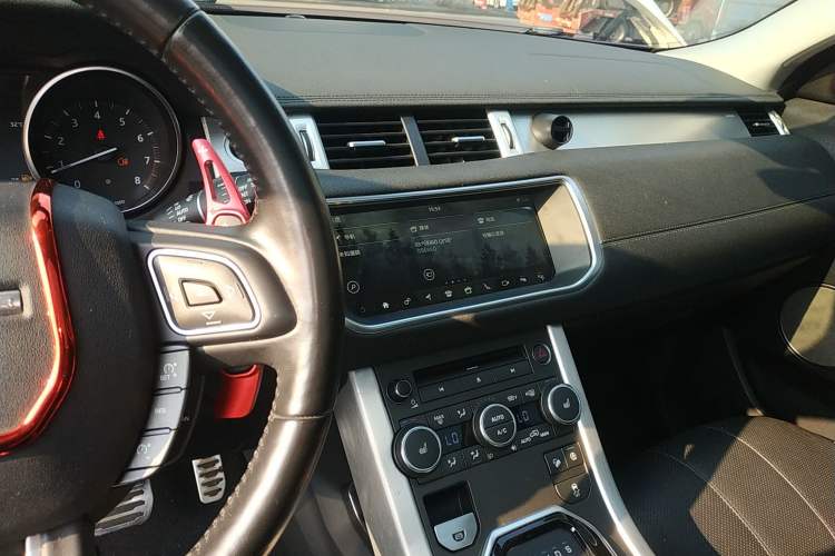 Used Land Rover Range Evoque 2018 240 PS SE DYNAMIC Smart Edition Audio And AC Panel