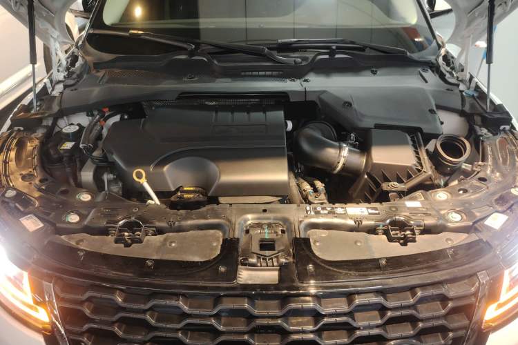 Used Land Rover Range Evoque 2021 Range Rover Velar 249 PS R-Dynamic S Performance Edition Engine Bay