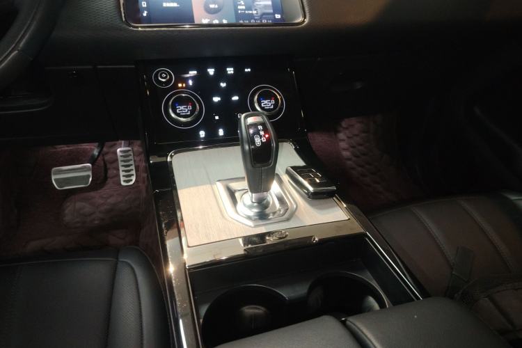 Used Land Rover Range Evoque 2021 Range Rover Velar 249 PS R-Dynamic S Performance Edition Gear Lever
