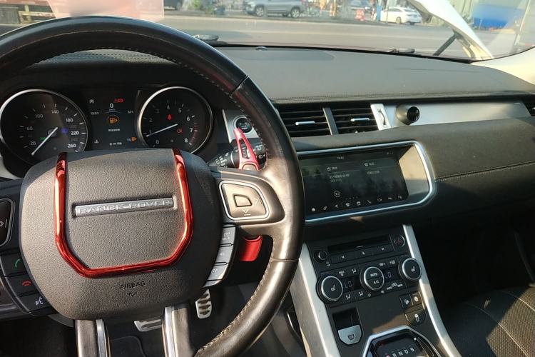 Used Land Rover Range Evoque 2018 240 PS SE DYNAMIC Smart Edition Interior 2