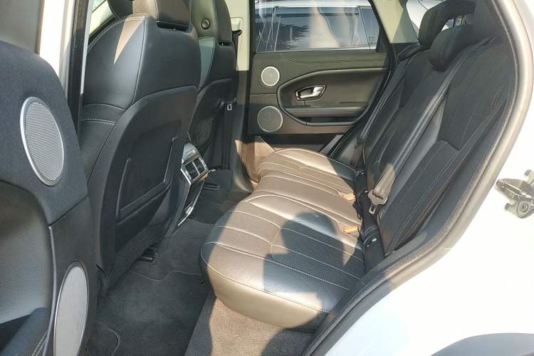 Used Land Rover Range Evoque 2018 240 PS SE DYNAMIC Smart Edition Interior 4
