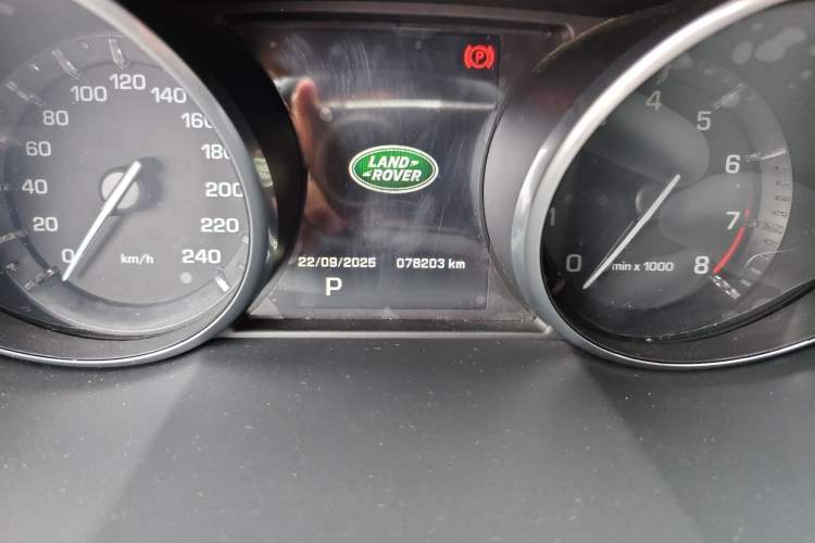 Used Land Rover Range Evoque 2014 2.0T 5-Door Ignite Edition Odometer Close Up
