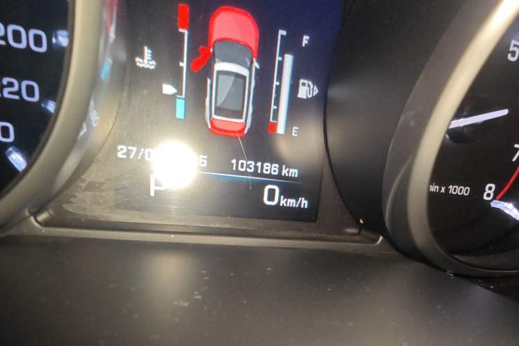 Used Land Rover Range Evoque 2015 2.0T Five-Door Zhiyao Edition Odometer Close Up