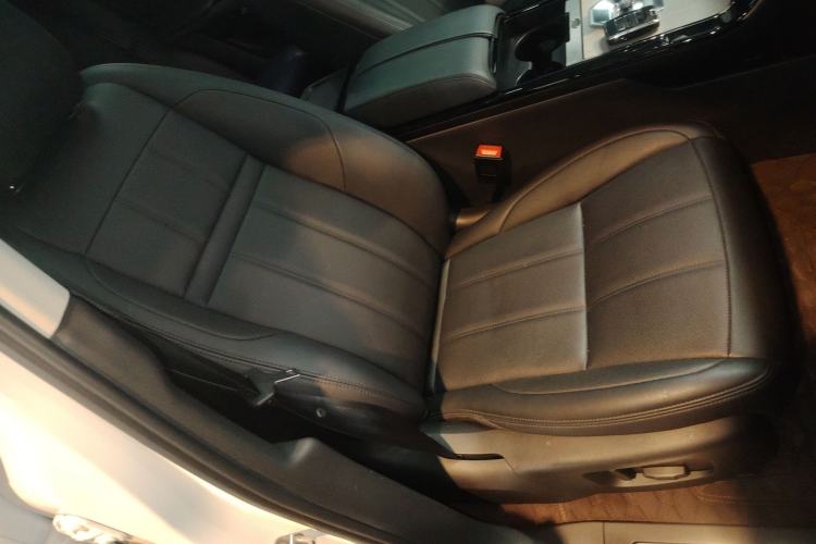 Used Land Rover Range Evoque 2021 Range Rover Velar 249 PS R-Dynamic S Performance Edition Right Front Seat