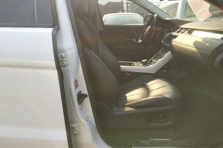 Used Land Rover Range Evoque 2018 240 PS SE DYNAMIC Smart Edition Right Front Seat