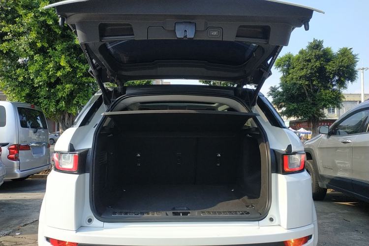 Used Land Rover Range Evoque 2018 240 PS SE DYNAMIC Smart Edition Trunk