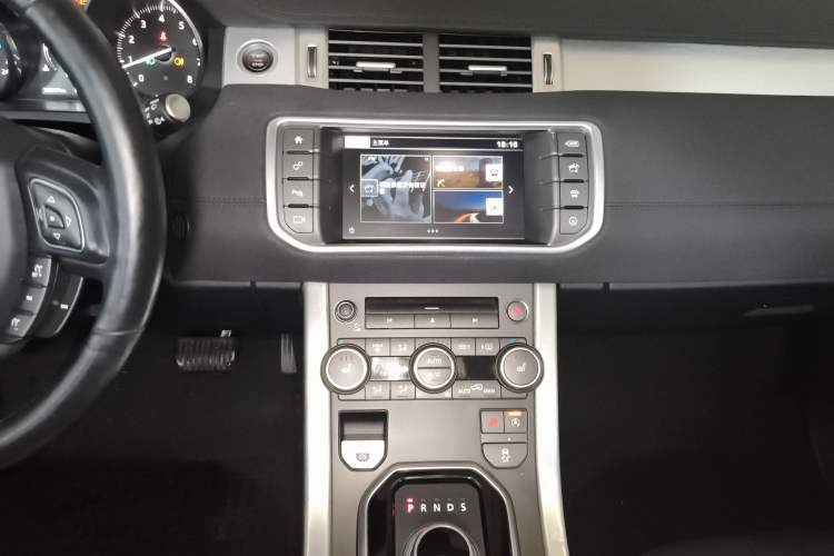 Used Land Rover Range Evoque 2016 2.0T SE Smart Glow Edition Audio And AC Panel
