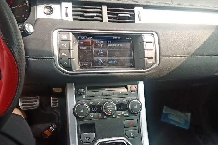 Used Land Rover Range Evoque 2012 2.0T 5-Door Ignite Edition Audio And AC Panel