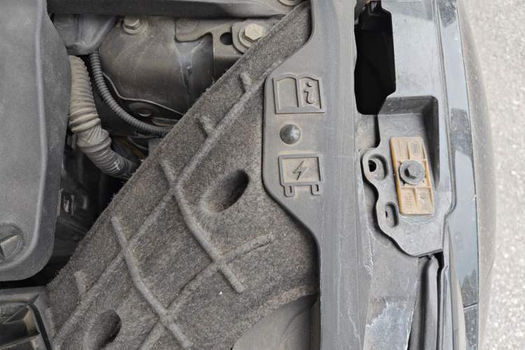 Used Land Rover Range Evoque 2012 2.0T 5-Door Ignite Edition Engine Bay Left