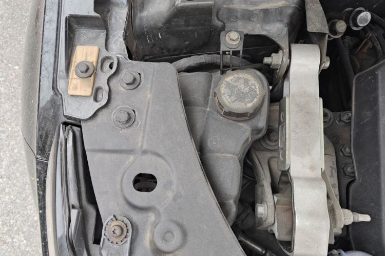 Used Land Rover Range Evoque 2012 2.0T 5-Door Ignite Edition Engine Bay Right