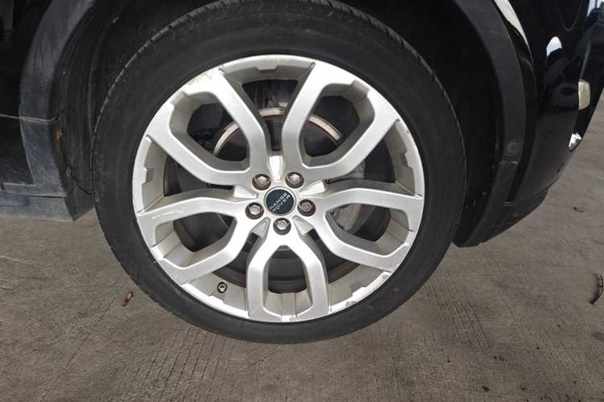 Used Land Rover Range Evoque 2012 2.0T 5-Door Ignite Edition Right Front Wheel Hub