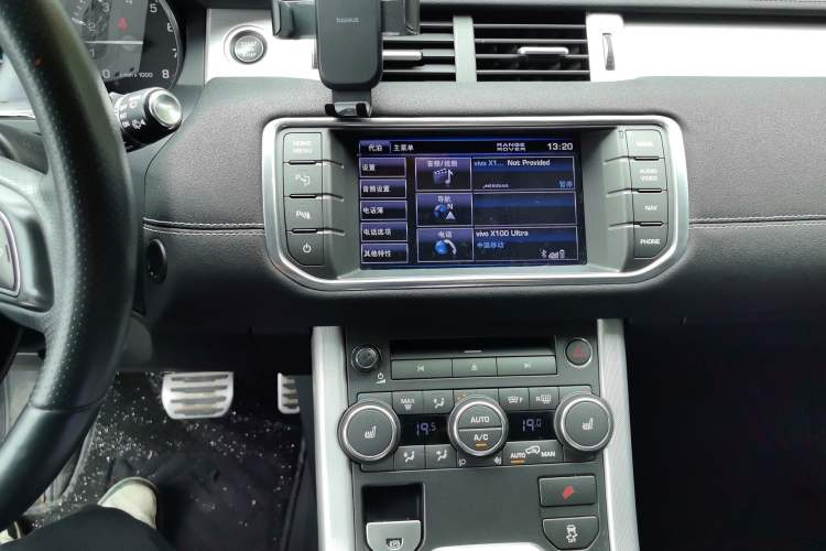 Used Land Rover Range Evoque 2012 2.0T 5-Door Ignite Edition Audio And AC Panel