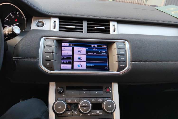 Used Land Rover Range Evoque 2012 2.0T 5-Door Ignite Edition Audio And AC Panel