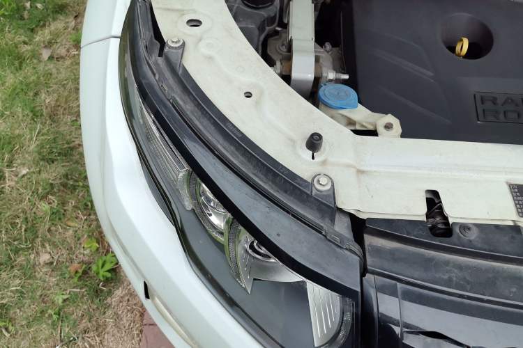 Used Land Rover Range Evoque 2012 2.0T 5-Door Ignite Edition Engine Bay Right