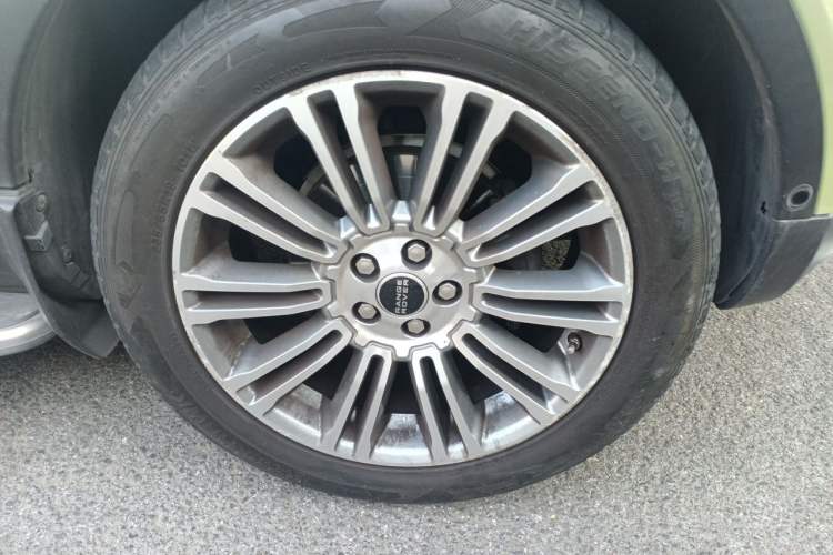Used Land Rover Range Evoque 2012 2.0T 5-Door YAOZHI Version Right Front Wheel Hub