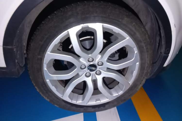 Used Land Rover Range Evoque 2012 2.0T 5-Door Ignite Edition Right Front Wheel Hub