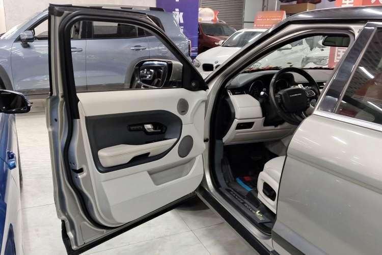 Used Land Rover Range Evoque 2012 2.0T 5-Door YAOZHI Version Interior 9