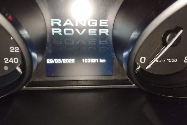 Used Land Rover Range Evoque 2012 2.0T 5-Door YAOZHI Version Odometer Close Up