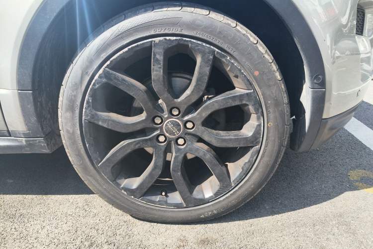 Used Land Rover Range Evoque 2012 2.0T 5-Door YAOZHI Version Right Front Wheel Hub