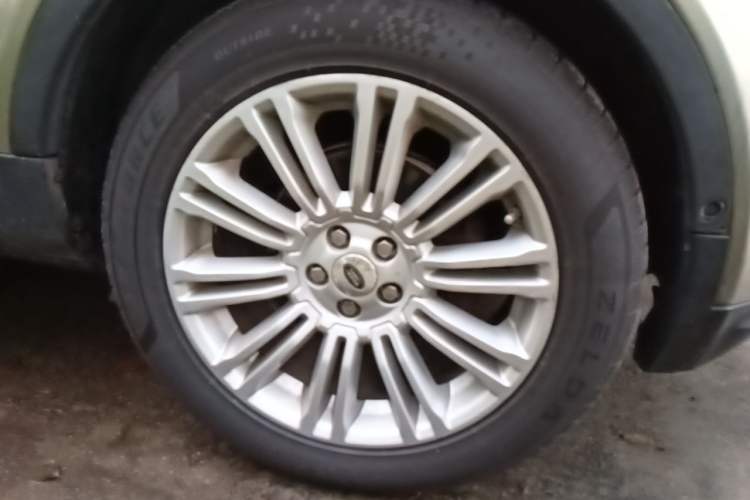 Used Land Rover Range Evoque 2012 2.0T 5-Door YAOZHI Version Right Front Wheel Hub