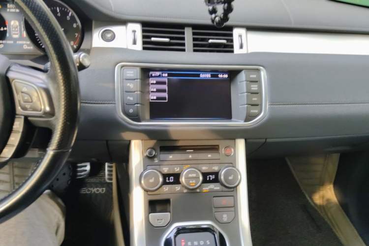 Used Land Rover Range Evoque 2012 2.0T 5-Door Ignite Edition Audio And AC Panel