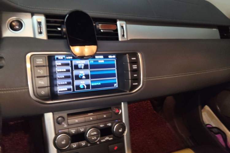 Used Land Rover Range Evoque 2012 2.0T 5-Door Ignite Edition Audio And AC Panel