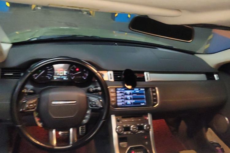 Used Land Rover Range Evoque 2012 2.0T 5-Door Ignite Edition Center Console