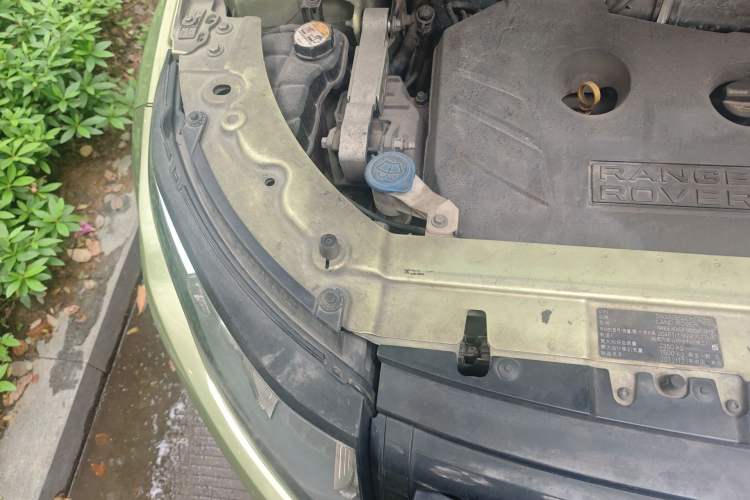 Used Land Rover Range Evoque 2012 2.0T 5-Door Ignite Edition Engine Bay Right