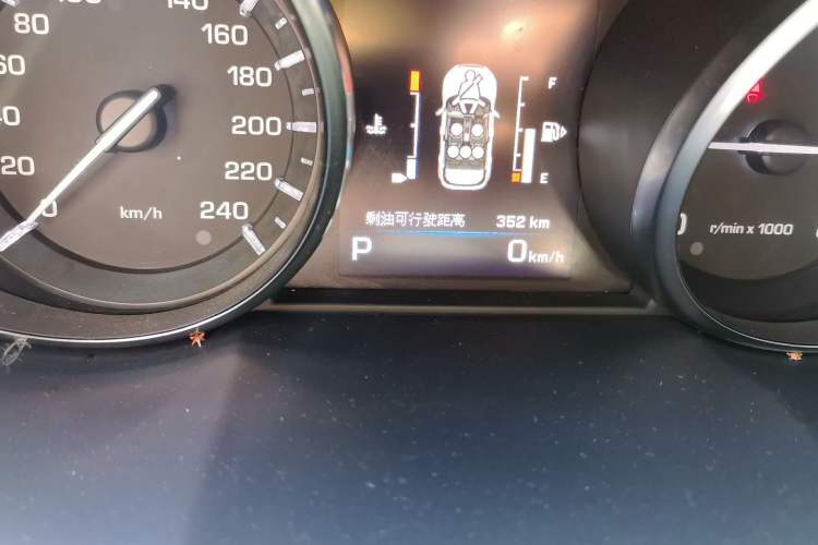 Used Land Rover Range Evoque 2012 2.0T 5-Door Ignite Edition Odometer Close Up