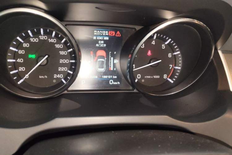Used Land Rover Range Evoque 2012 2.0T 5-Door Ignite Edition Odometer Close Up