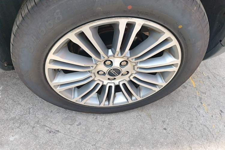 Used Land Rover Range Evoque 2012 2.0T 5-Door YAOZHI Version Right Front Wheel Hub