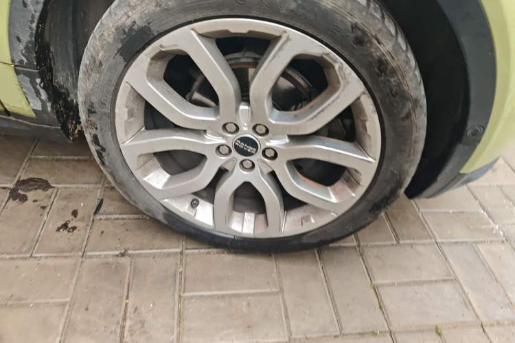 Used Land Rover Range Evoque 2012 2.0T 5-Door YAOZHI Version Right Front Wheel Hub