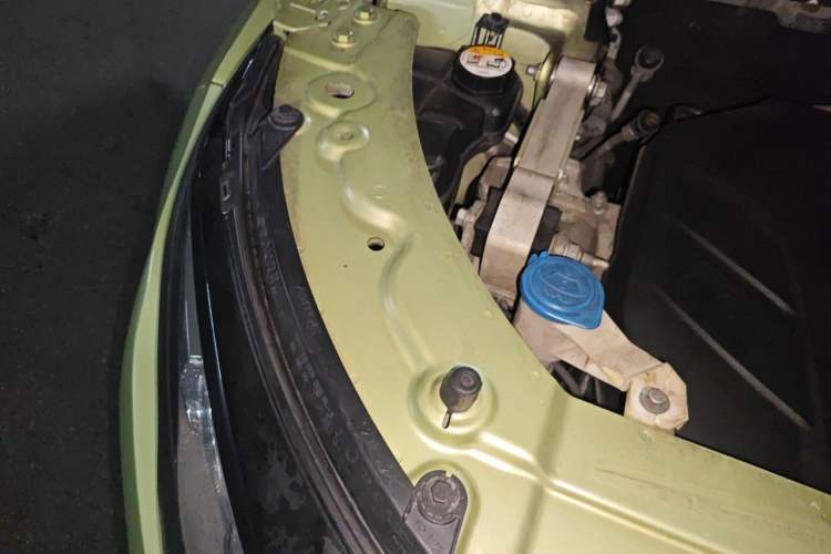 Used Land Rover Range Evoque 2012 2.0T 5-Door Ignite Edition Engine Bay Right