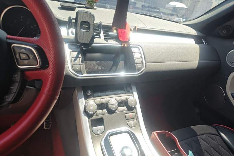 Used Land Rover Range Evoque 2012 2.0T 5-Door Ignite Edition Audio And AC Panel