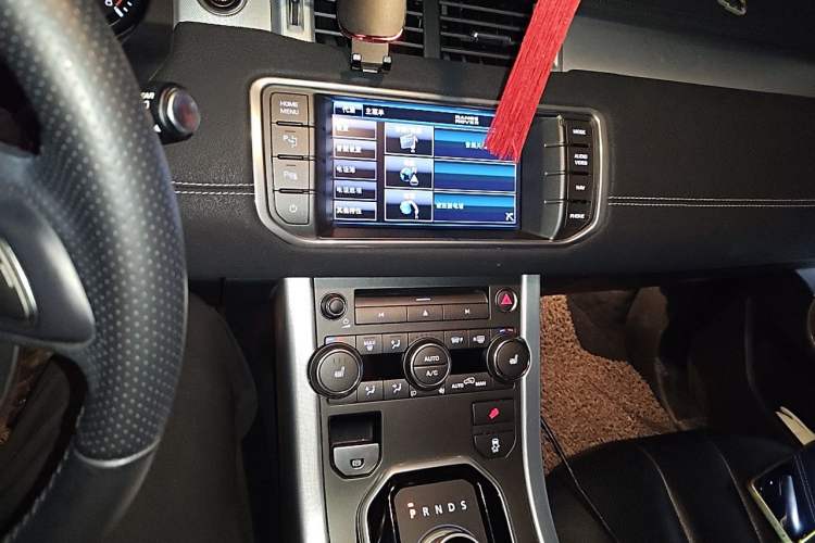 Used Land Rover Range Evoque 2012 2.0T 5-Door Ignite Edition Audio And AC Panel
