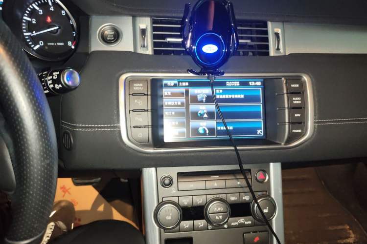 Used Land Rover Range Evoque 2012 2.0T 5-Door Ignite Edition Audio And AC Panel