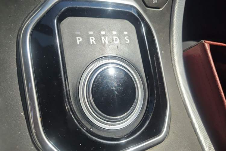 Used Land Rover Range Evoque 2012 2.0T 5-Door Ignite Edition Gear Lever