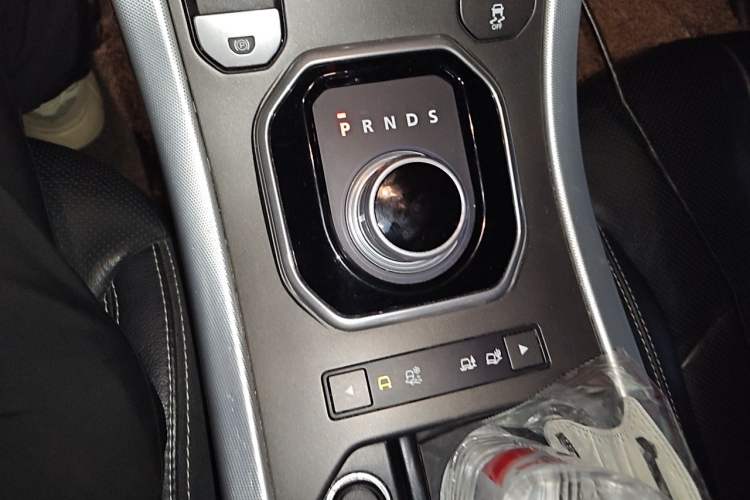Used Land Rover Range Evoque 2012 2.0T 5-Door Ignite Edition Gear Lever