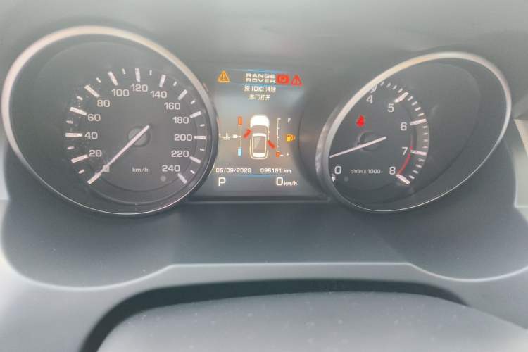 Used Land Rover Range Evoque 2012 2.0T 5-Door Ignite Edition Odometer Close Up