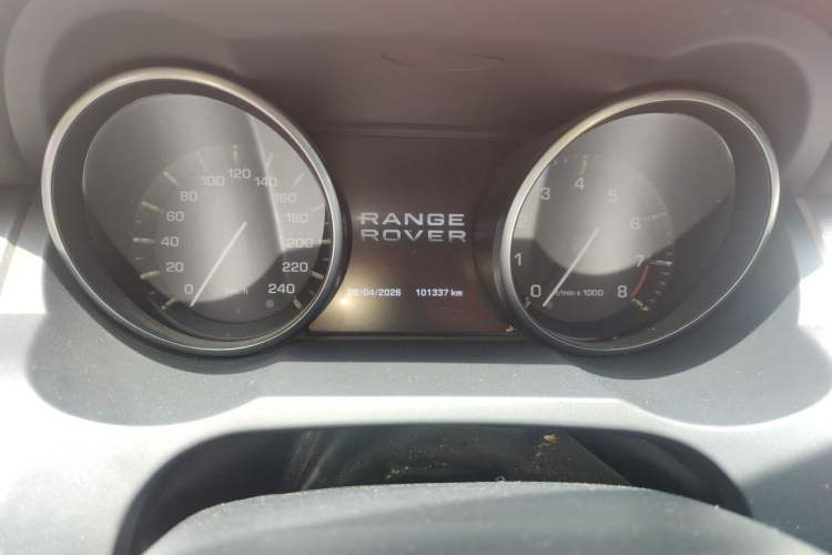 Used Land Rover Range Evoque 2012 2.0T 5-Door Ignite Edition Odometer Close Up