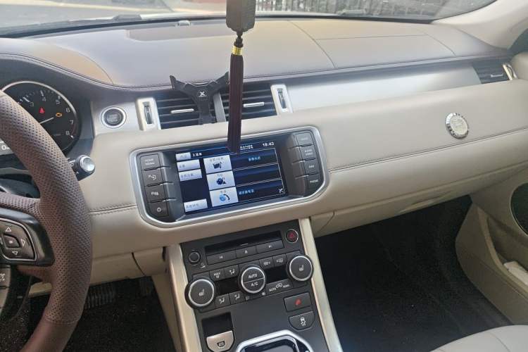 Used Land Rover Range Evoque 2012 2.0T 5-Door Ignite Edition Audio And AC Panel