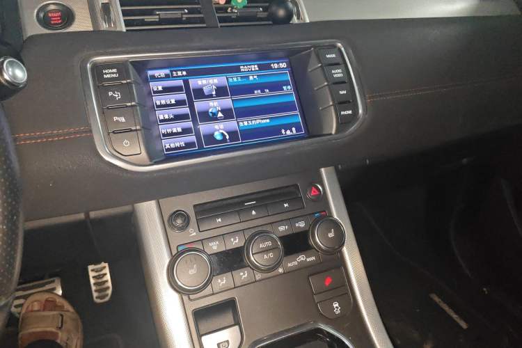 Used Land Rover Range Evoque 2012 2.0T 5-Door Ignite Edition Audio And AC Panel