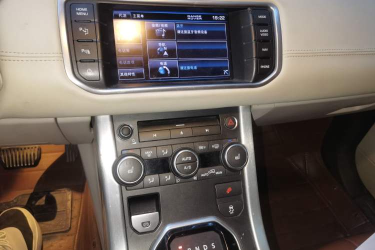 Used Land Rover Range Evoque 2012 2.0T 5-Door YAOZHI Version Audio And AC Panel
