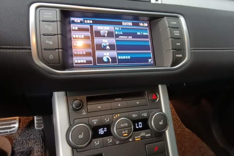 Used Land Rover Range Evoque 2012 2.0T 5-Door Ignite Edition Audio And AC Panel