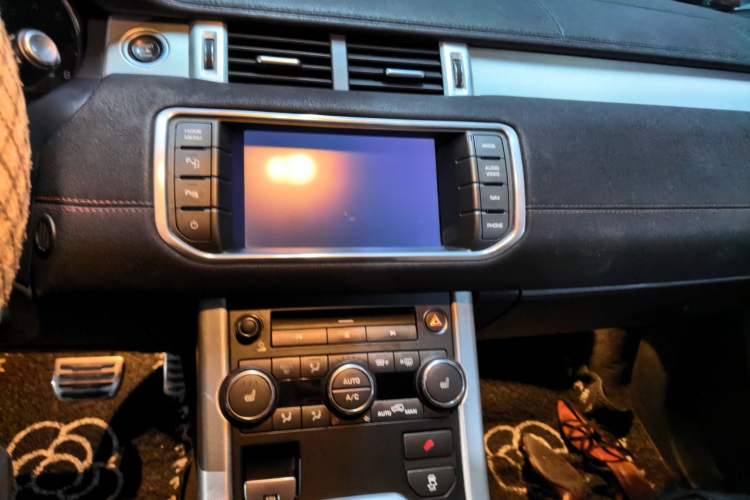 Used Land Rover Range Evoque 2012 2.0T 5-Door Ignite Edition Audio And AC Panel