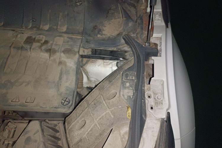 Used Land Rover Range Evoque 2012 2.0T 3-Door YAOZHI Edition Engine Bay Left
