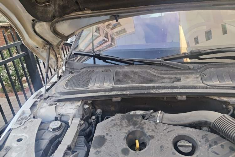Used Land Rover Range Evoque 2012 2.0T 5-Door Ignite Edition Engine Bay Right