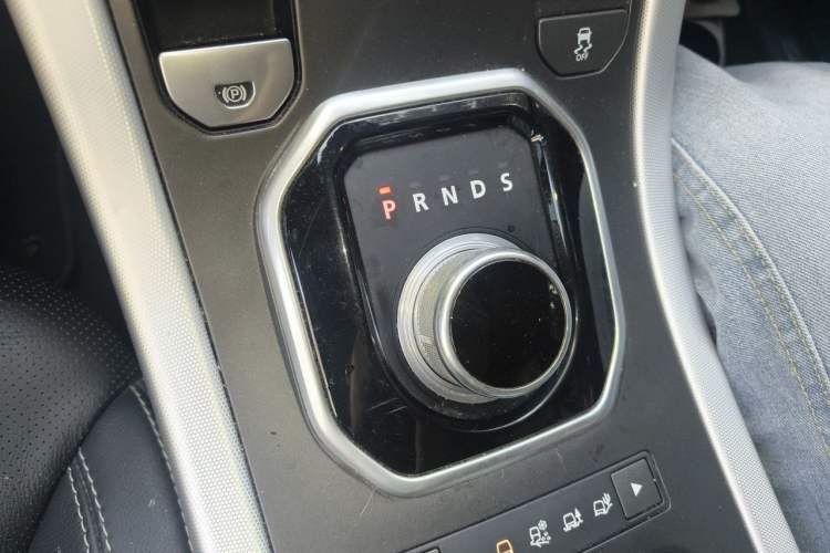 Used Land Rover Range Evoque 2012 2.0T 5-Door Ignite Edition Gear Lever