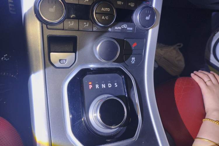 Used Land Rover Range Evoque 2012 2.0T 5-Door Ignite Edition Gear Lever
